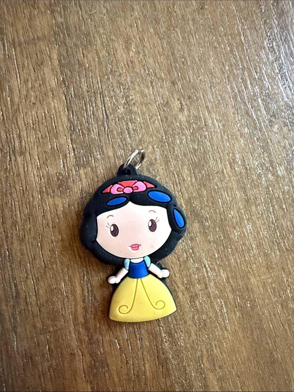 Disney Snow White flat plastic keycharm